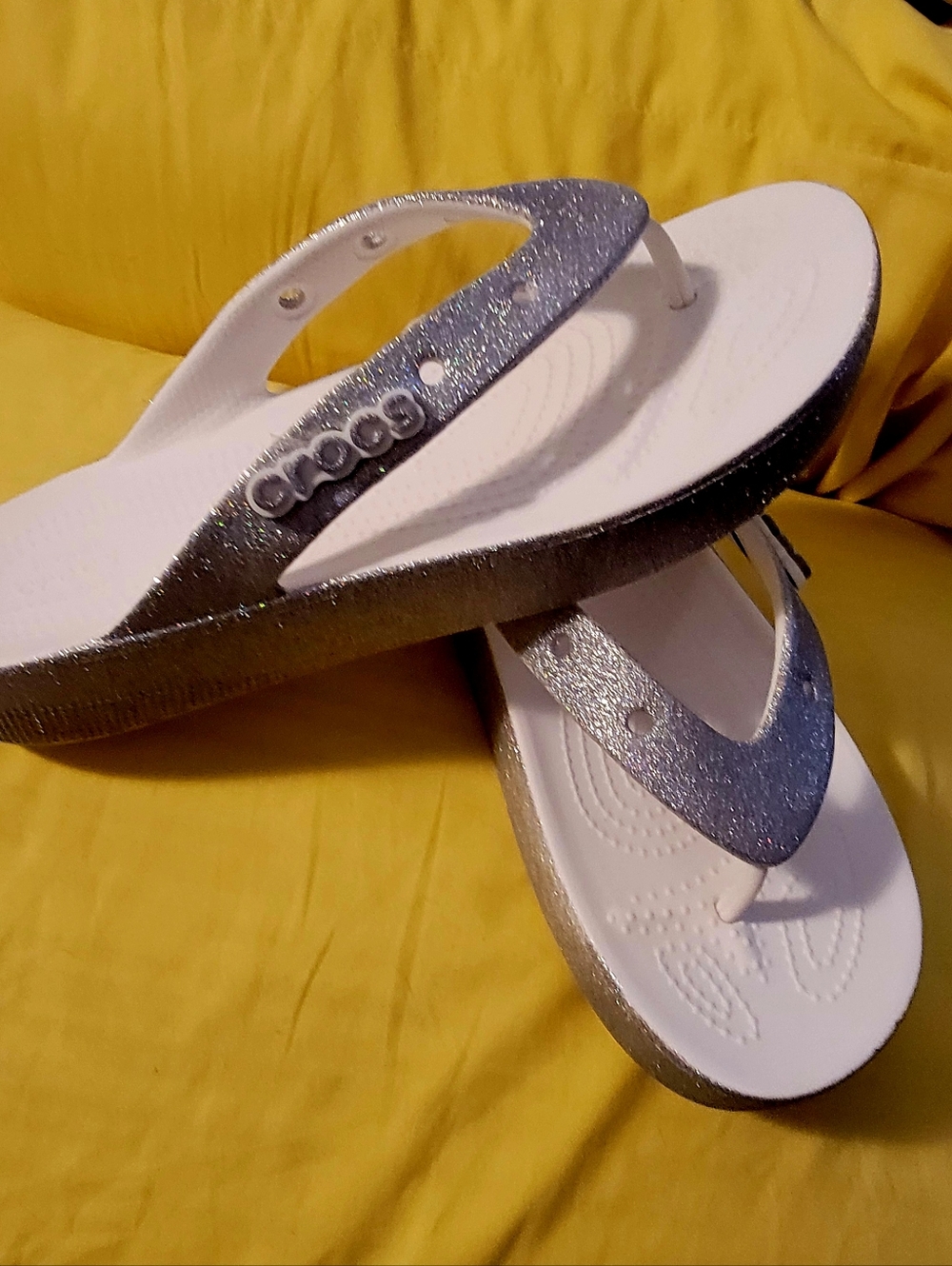 CROCS Women’s Silver Glitter Straps Flip Sandals Super Sparkly!